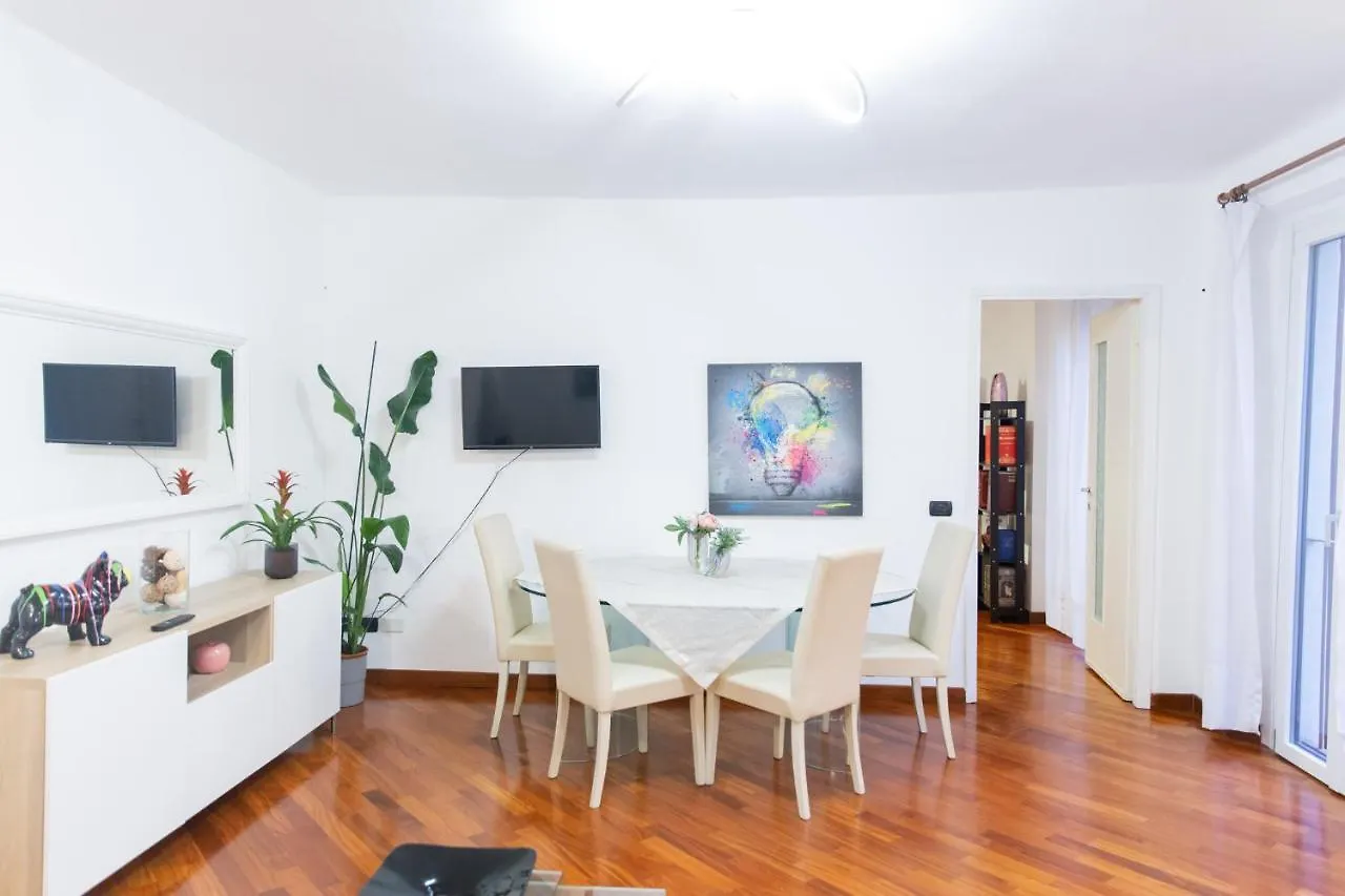 Sweet House Corso Genova Apartment Milan